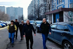 Представители управы Солнцева и ГБУ «Жилищник» провели обход улицы Авиаторов